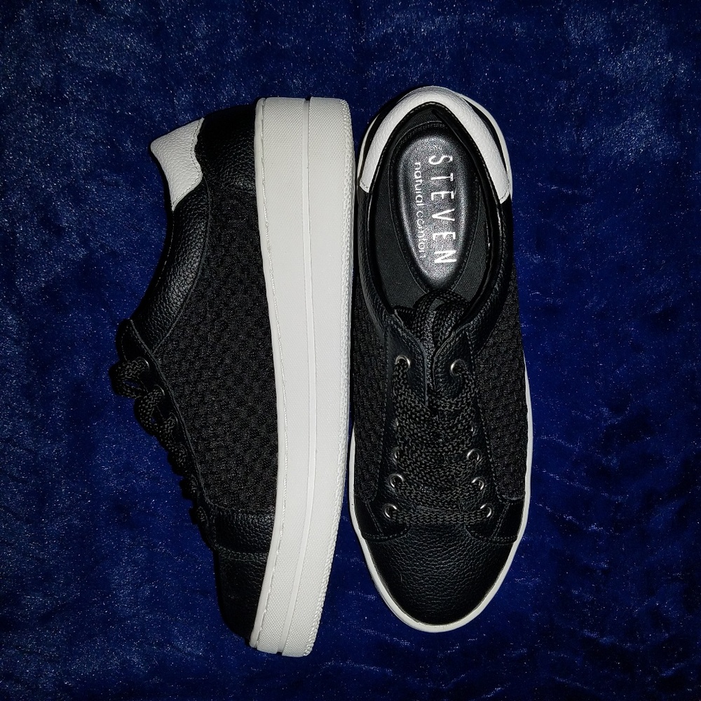 NWOT Leather sneakers by Steven Natural Comfort